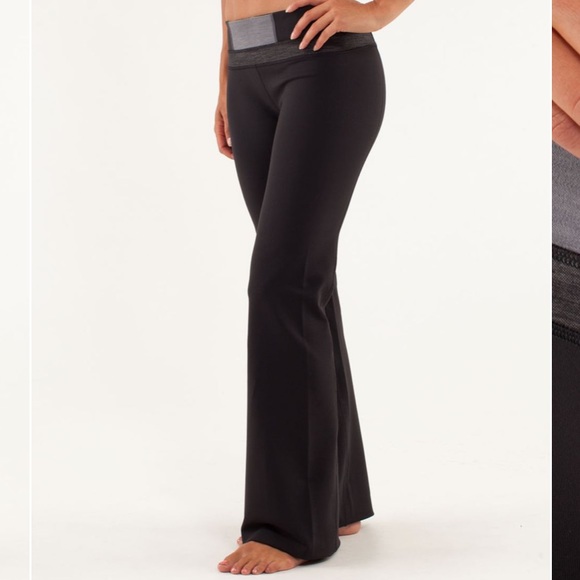 SOLD Lululemon Reversible Groove Pant - Picture 3 of 12